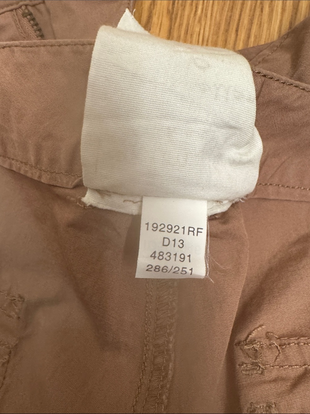 Victoria’s Secret “London Jean Chino” Light Brown Cargo Capris size 10 - Picture 7 of 7